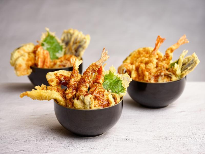 专卖日式天妇罗盖饭的天仁（Tenjin），采用上好米粒、海鲜和蔬菜。（餐馆提供）