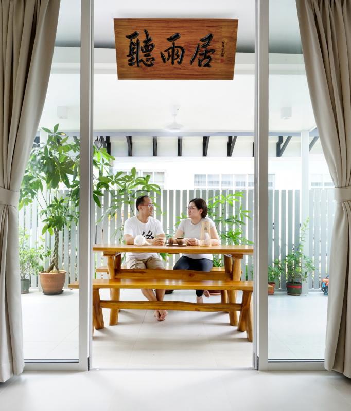 听雨居”门匾花了不少时间才找到老师傅制作。