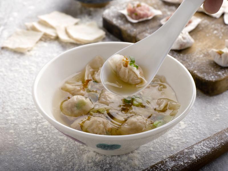 “福建三宝”之一：莆田扁肉汤，皮比馅还香。