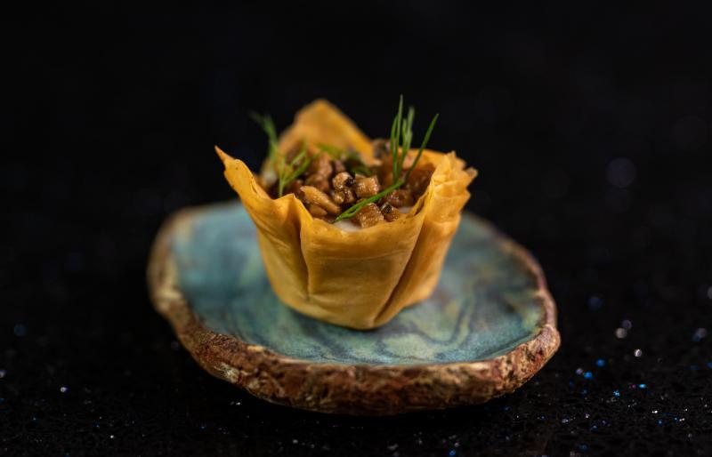 烟熏鲱鱼挞带有俄罗斯风味。