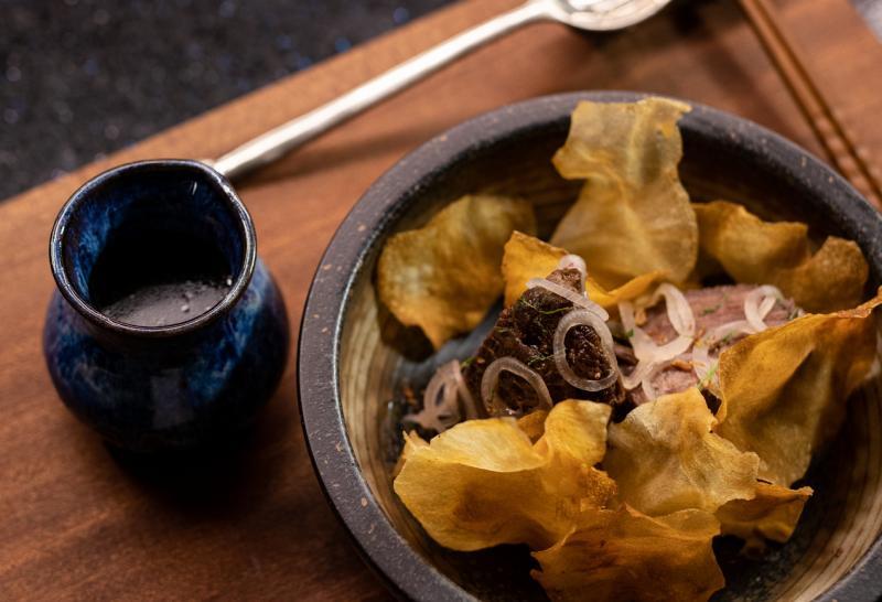 The Nomads以现代方式诠释哈萨克斯坦特色菜肴“别什巴尔马克”。