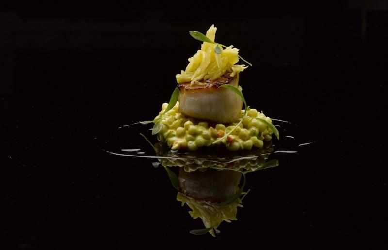 青咖喱汁烹调以色列粗麦粒,带给香煎北海道带子别样风味。