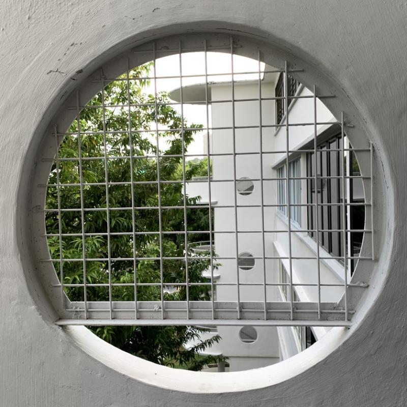 独具一格的组屋,圆形楼梯与舷窗引人注目。