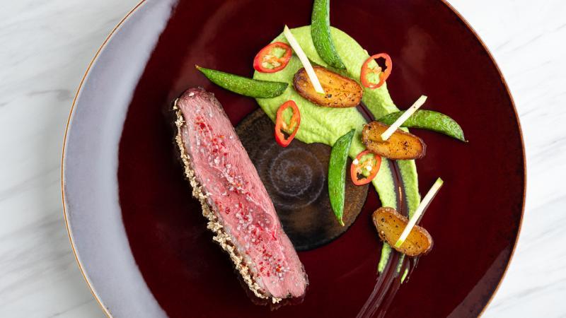 香煎鸭胸鲜嫩多汁。