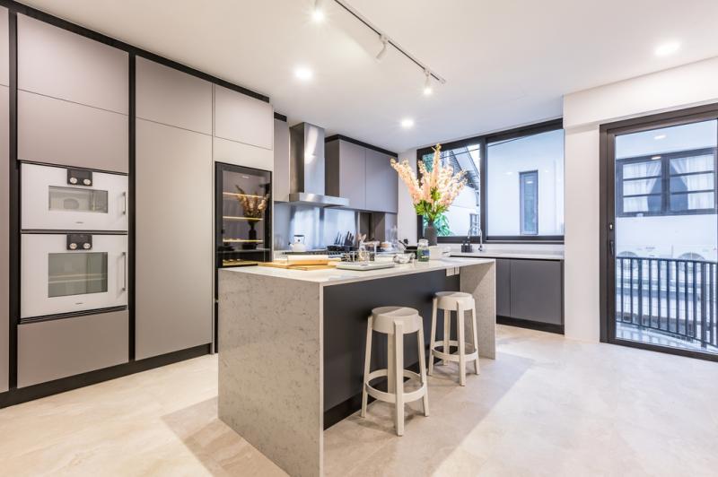 空间宽敞采光足的厨房。