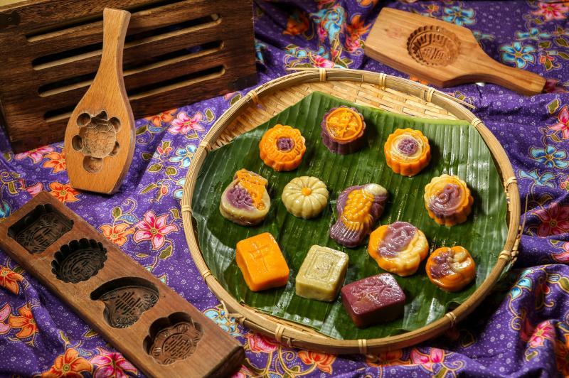 粿好吃（Kueh Ho Jiak）以红、橙、黄、白、紫和青番薯制作粿皮，数种天然颜色糅合成一件件好看的艺术品。