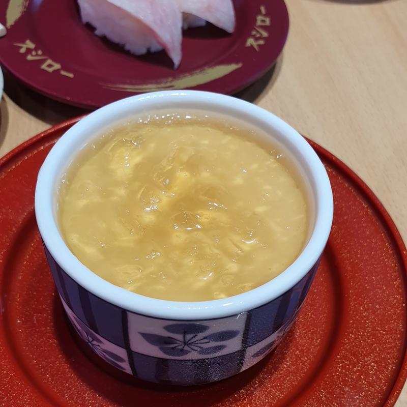 冷食茶碗蒸口感特别，食材丰富。（陈爱薇摄）