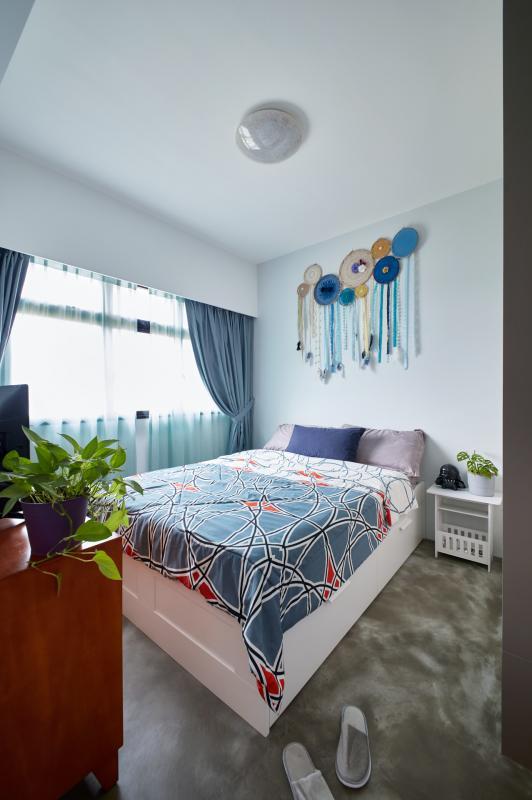 屋主用捕梦器装饰床头，也是一种装置艺术。