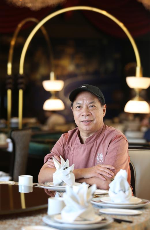 上海喜粤8号行政总厨简捷明。