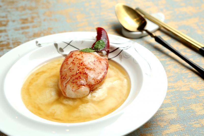 花雕蛋白蒸龙虾钳。