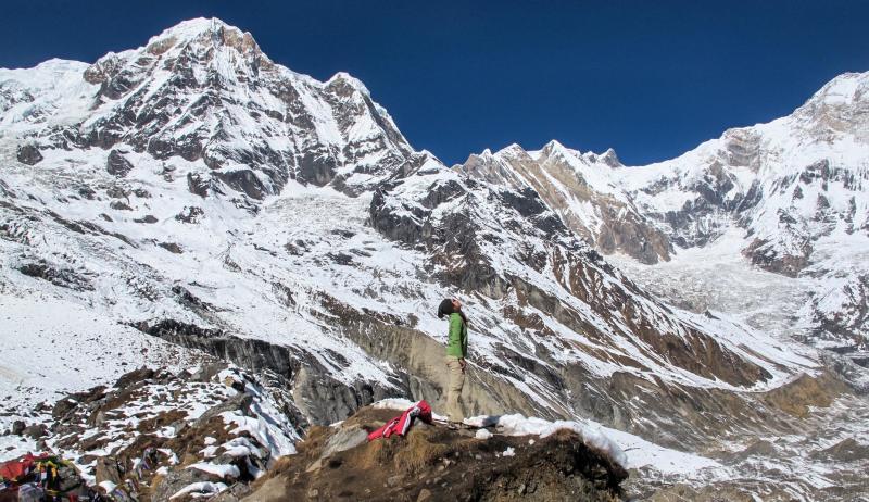 绕行安娜普纳环线登顶，领略山巅美景，喜见山顶纯洁的积雪。