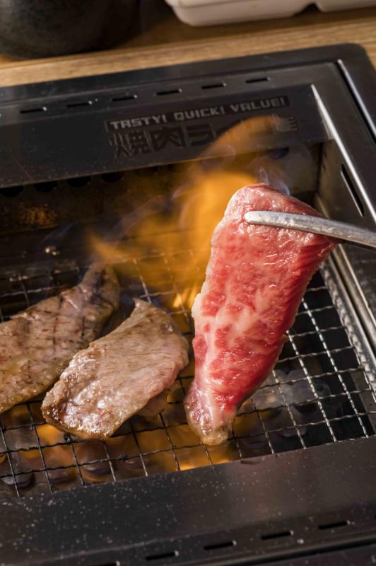 Yakiniku Like不会预先腌制肉类,但会稍微以自制酱油为肉品调味。(Yakiniku Like提供)