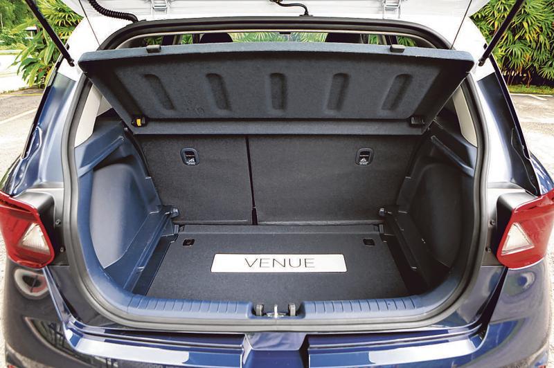 后车厢有355公升储存空间。