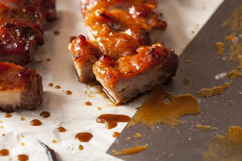 蜜汁顶级西班牙黑毛猪叉烧,以pluma猪肉制成,这是猪只最软嫩的部位。(餐馆提供)