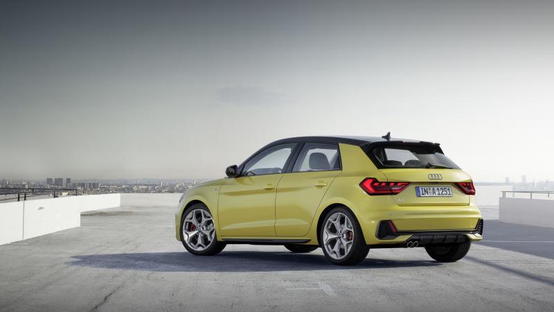 第二代A1 Sportback略为四方的外形隐约流露经典车款Ur-quattro的设计元素。
