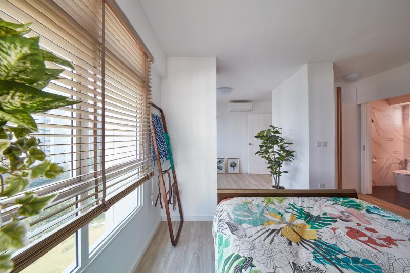 L形衣橱为卫浴室制造多一点隐私。