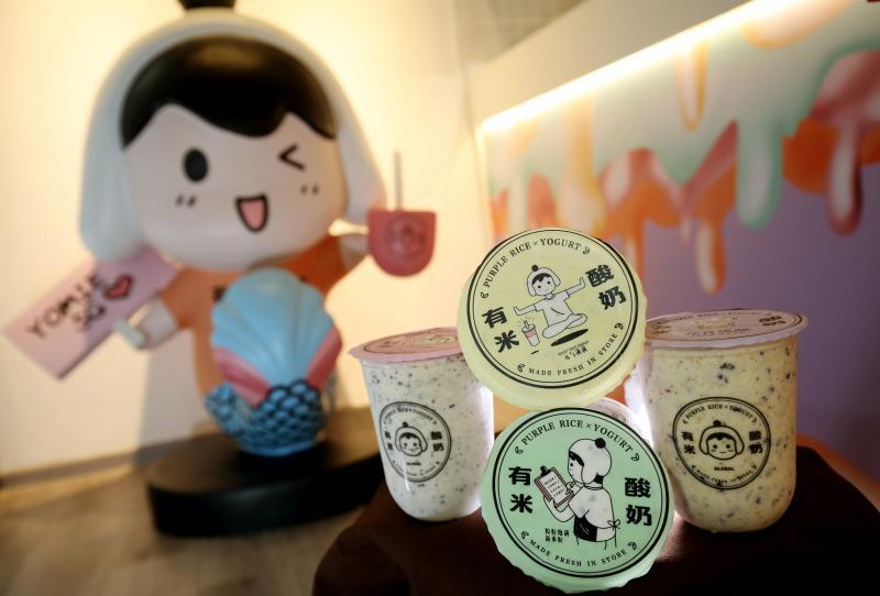 在澳大利亚爆红的紫米酸奶品牌有米酸奶已进军狮城。(梁麒麟摄影)