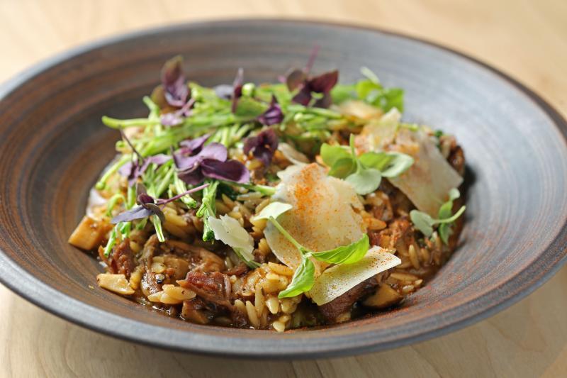 浓郁的手撕猪肉米粒面。