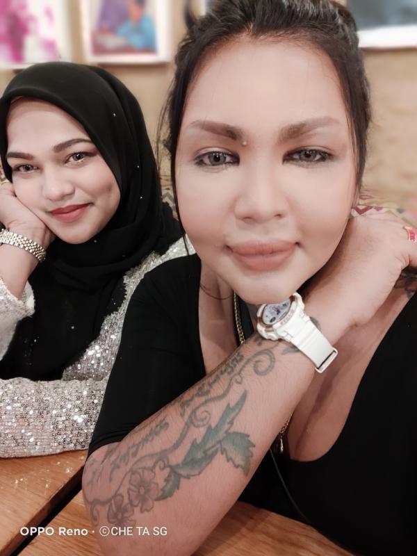 苏海塔(右)视生意伙伴菲丽莎为好友。(受访者提供)