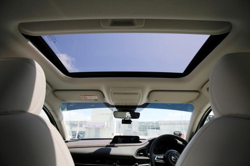 豪华版CX-30拥有天窗，提升驾驶感受。