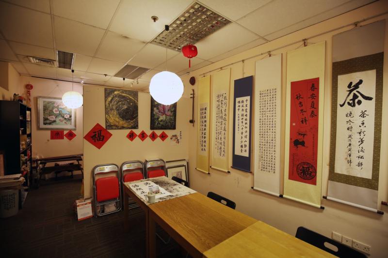 竹炉茶馆除了品茶,也办琴棋书画课。