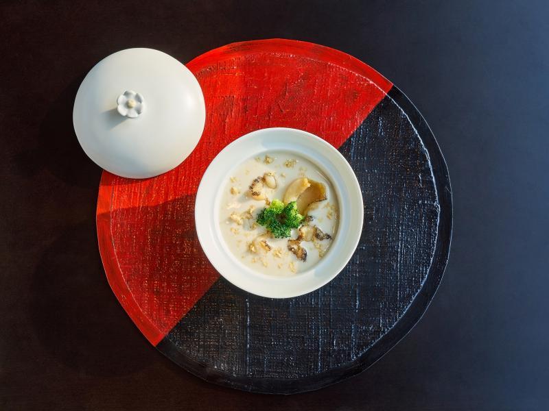 赵希淑烹制的松子粥口感顺滑,味道精致。(韩食空间提供)