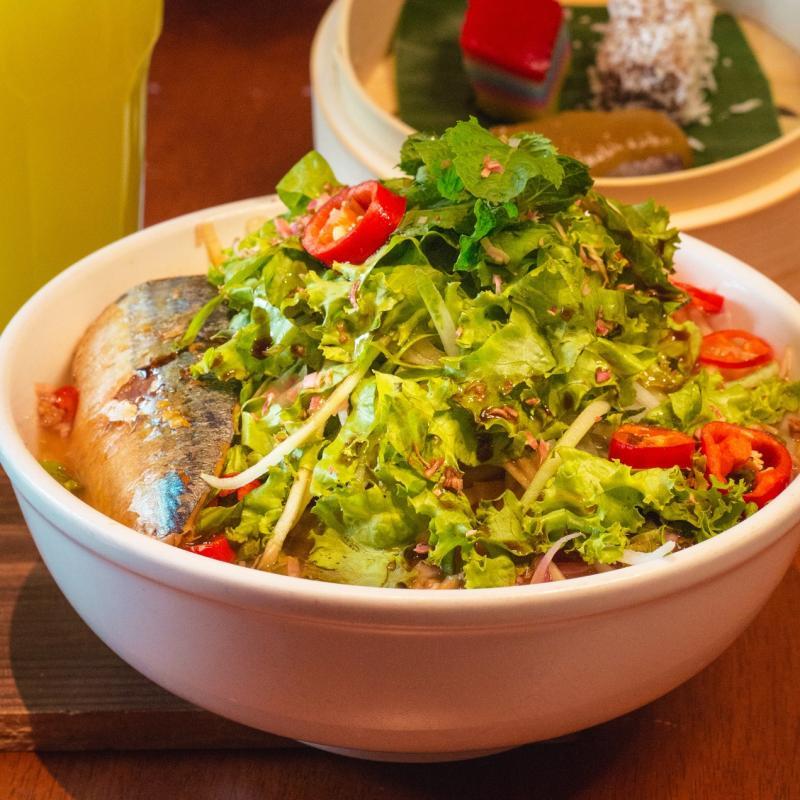 亚参叻沙酸辣中带有鲜鱼香，是口味独特的槟城美食。（受访者提供）