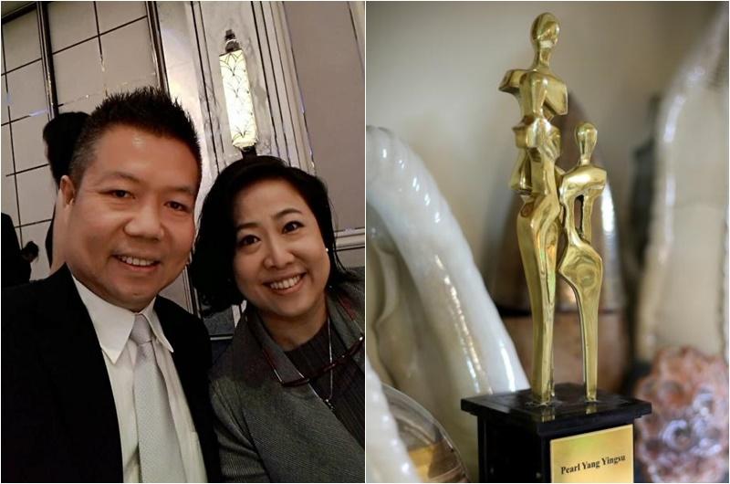 杨应愫(右)在2015年获扶轮社颁予“年度艺术家奖”时,丈夫陪同出席,分享喜悦。(受访者提供)