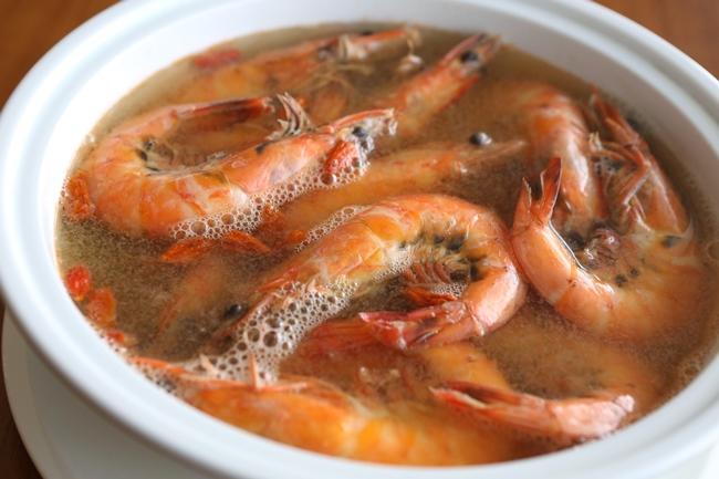 comenlive wine prawns.jpg
