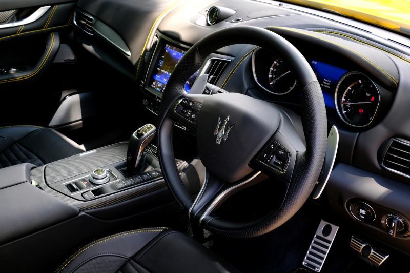 车子的中控台被赞是驾驶者的“贴心助理”，凸显舒适与奢华。