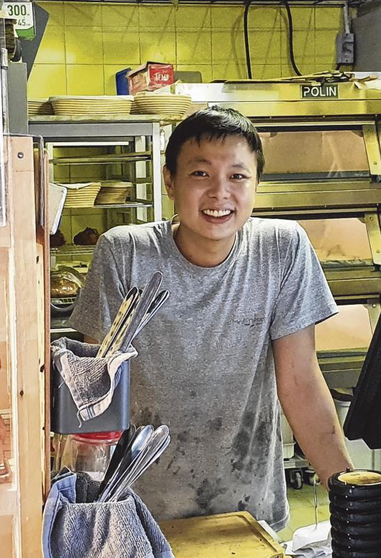 何振辉很享受揉面团的感觉和面包制作过程的无限可能,所以开了Mr Kneady's。(陈爱薇摄)