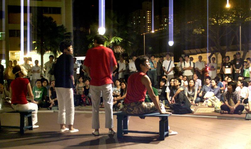 《杀斯》是一次纯民办的活动，2003年5月在数个社区巡回演出。当年现场募款扣除基本制作费后，余额捐给英勇基金。（档案照）