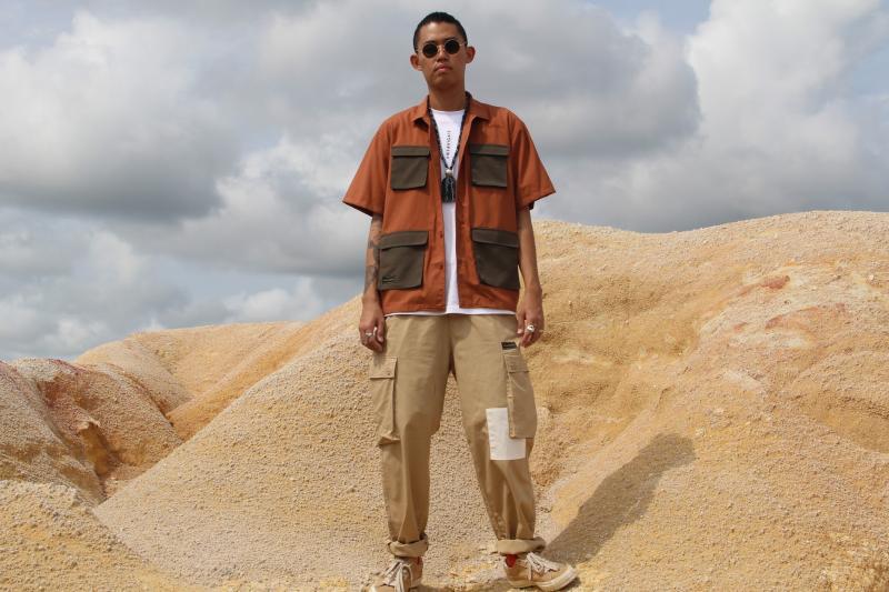 N3avigate以士兵服为灵感设计的多口袋装。