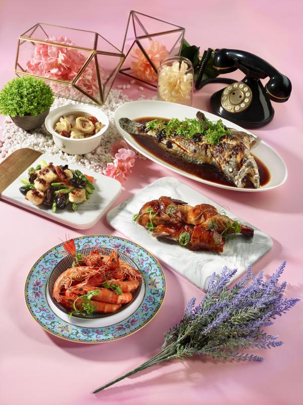 翡翠餐饮集团的餐馆推出父母亲节特餐。