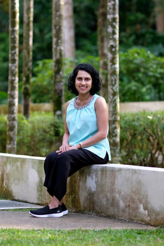 心理辅导员Laika Jumabhoy鼓励求助者把他们的不安说出来,不要为家庭暴力隐忍。(龙国雄摄)