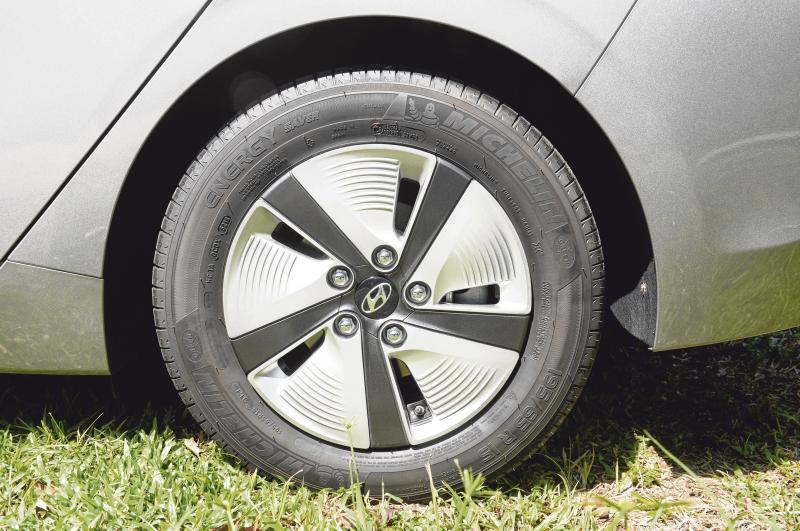 15英寸轮胎配上的是全新设计的轮圈。