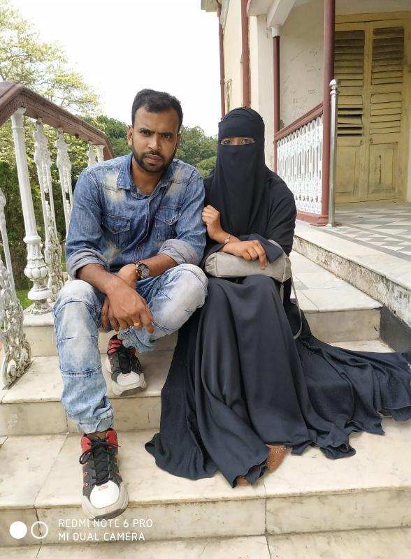 莫尼尔认为：夫妻俩就该像好朋友一样无所不谈，妻子就是他最好的朋友。（受访者提供照片）