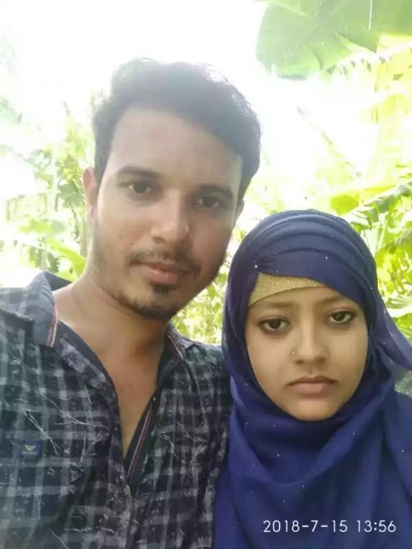 亚立夫工伤后留在我国，妻子天天问他要不要回国。（受访者提供照片）