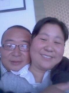 孙思汉与太太。（受访者提供照片）