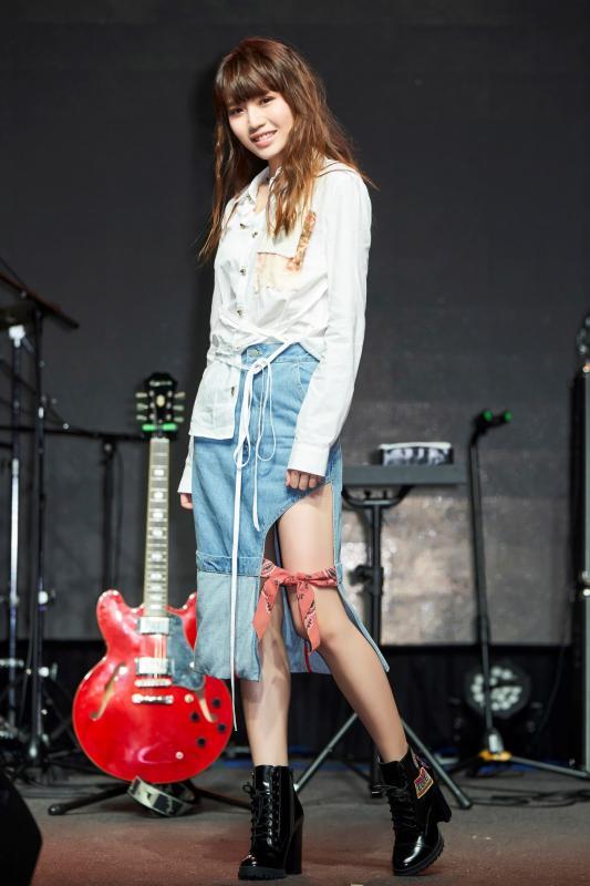 文慧如目前单枪匹马在台湾歌坛闯天下。