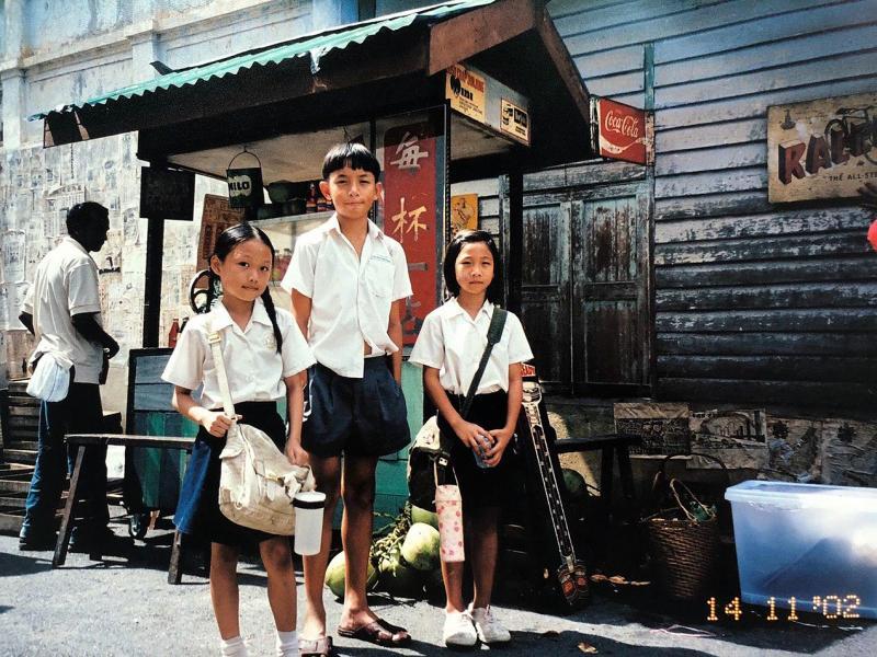 文慧如(左一)曾以童星身份参演电影《跑吧孩子》。