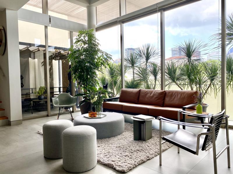 客厅采光充足,感觉是室内的一片晴天。