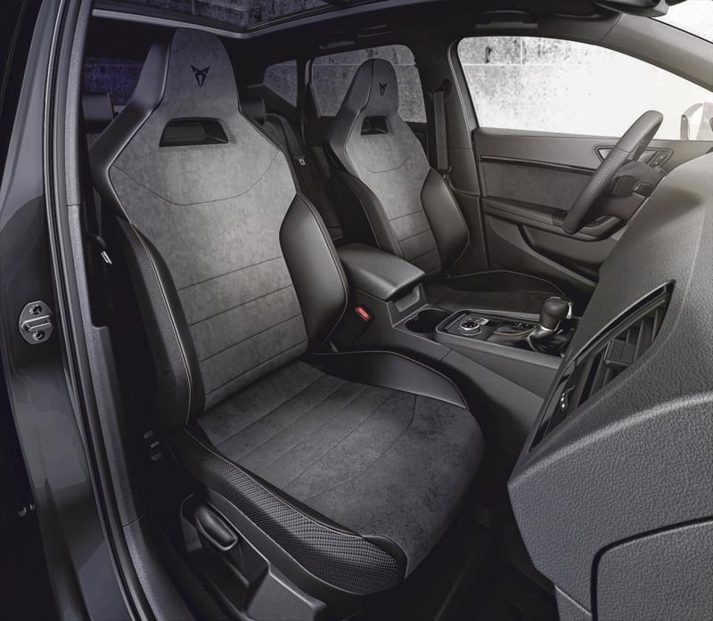 前座的跑车座椅,少不了Cupra厂徽。