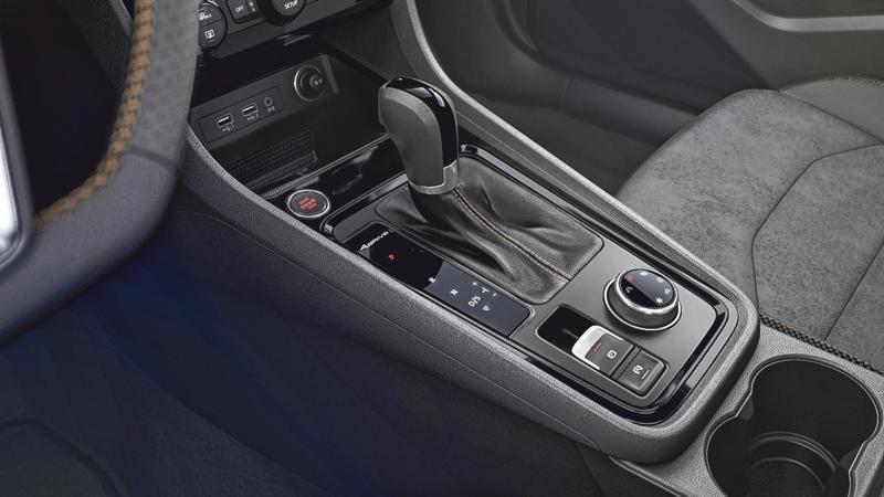 中控上的驾驶模式是以旋转按钮启动,随驾驶者的心情轻松更换。