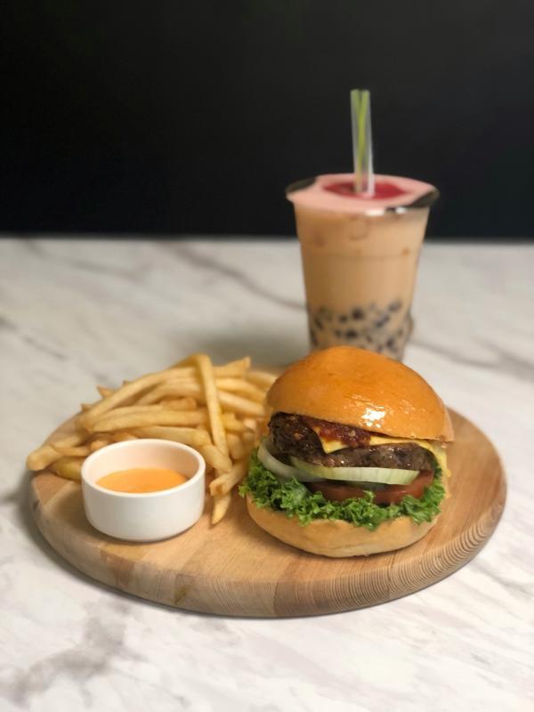 原本只卖波霸鸡尾酒的Route 65推出非酒精类珍珠奶茶。