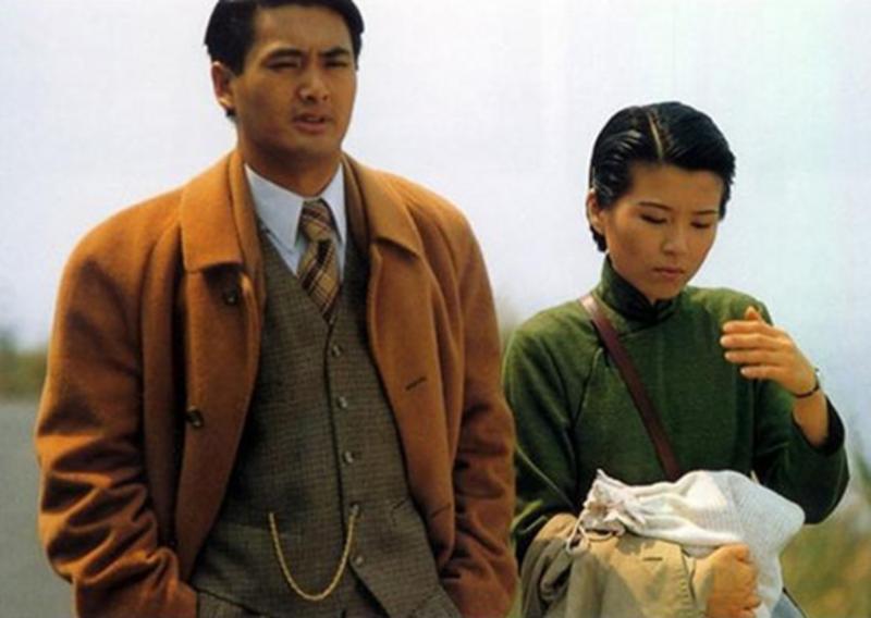 周润发（左）与缪骞人演出《倾城之恋》。（互联网）