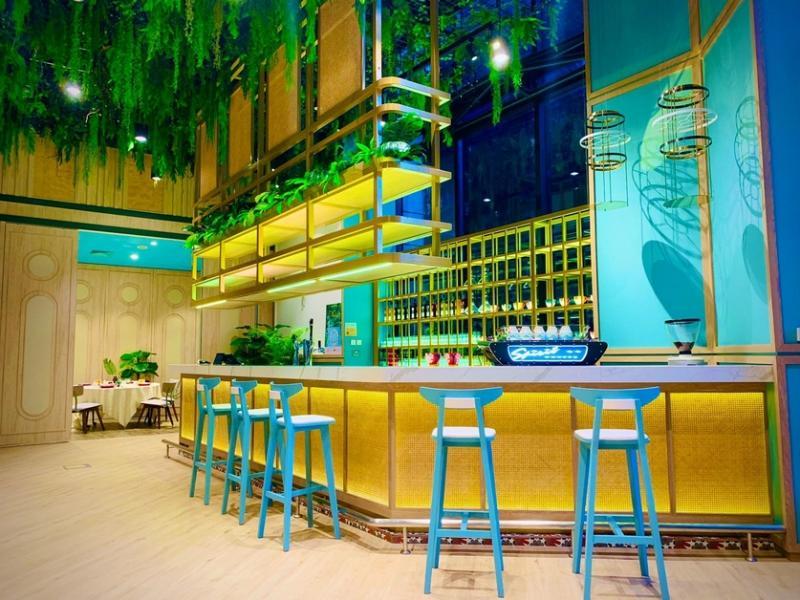 充满绿色的Nalati餐馆,主张不一样的用餐体验。