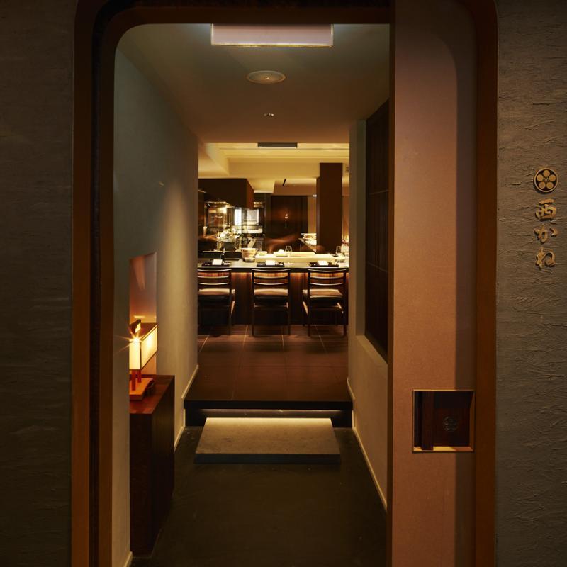 新开张的精致日本餐馆Nishikane采取灵活策略。