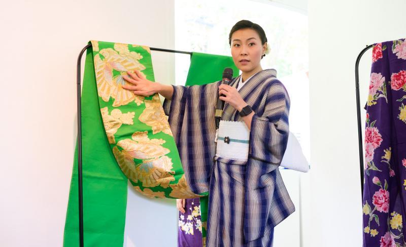 喜欢收集浴衣的黄丽洁每年在日本创意中心举办讲座。(受访者提供;Derrick Ong摄)