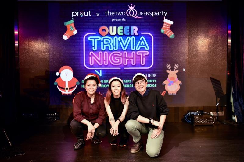 谢靖仙(左一)和伴侣与好友创办了“同志百科问答游戏”,去年开始每个月开放一次给公众参加。(受访者提供)